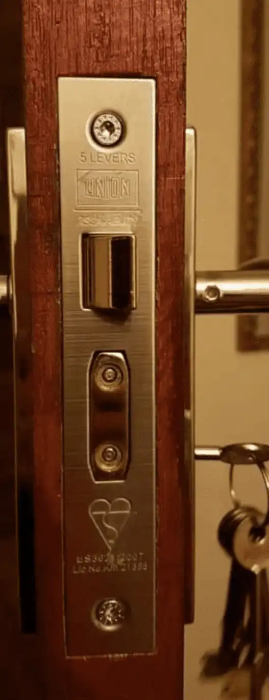 Lock Change in Otley. British Standard 5 lever mortice lock. Locksmith Otley Leeds.