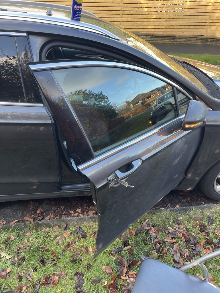 Keys locked in car Guiseley. Auto locksmith Guiseley.