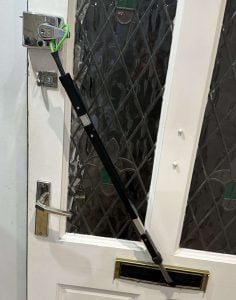 Locked Out Leeds- Fast Emergency Locksmith! 2 Locked out in Leeds.