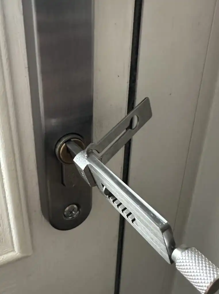 Lock picked open professionally. Locksmith Meanwood! Lock picked open professionally. Emergency Locksmith Meanwood!