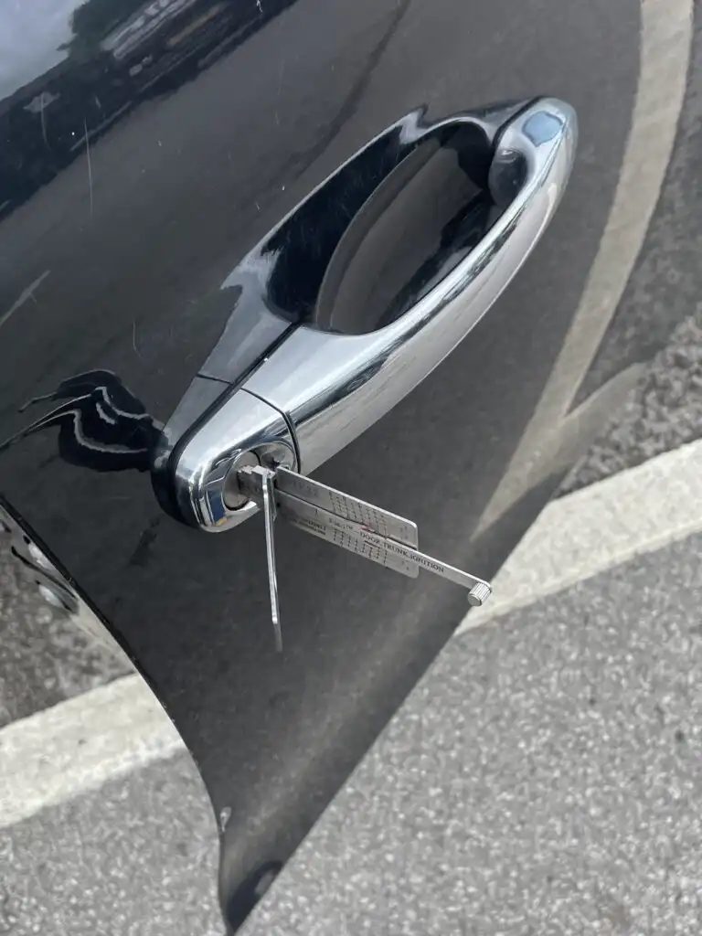 Auto locksmith Harrogate. Local car locksmith service. car door lock picked open professionally