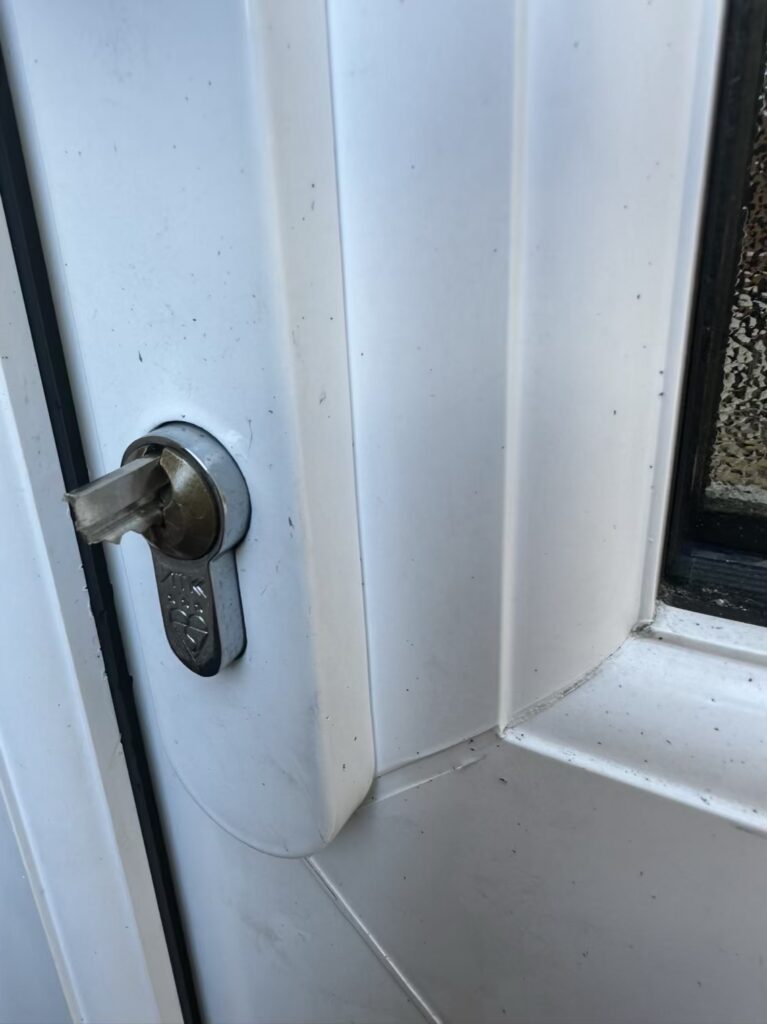 Key Snapped in the lock in Cookridge. Fast reliable key extraction service!